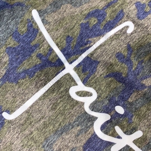 Faith camouflage T-shirt size large - Picture 5 of 7